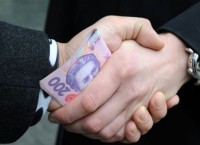 Топ-чиновники вместе с общественниками организовали схему поборов с сотрудников Киевского детского диагностического центра