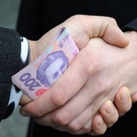 Топ-чиновники вместе с общественниками организовали схему поборов с сотрудников Киевского детского диагностического центра
