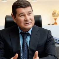 Суд арестовал немецкую усадьбу, землю и конюшню экс-нардепа Онищенко