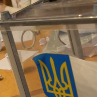 Без идеологии, но с подарками. Как проходит кампания в Херсонской области